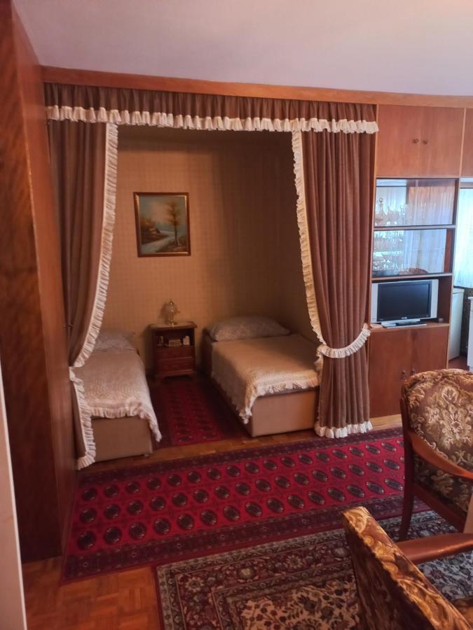 Ferienwohnung ,,Wohnen Wie Zu Grossmutter'S Zeiten'' Wien Ngoại thất bức ảnh